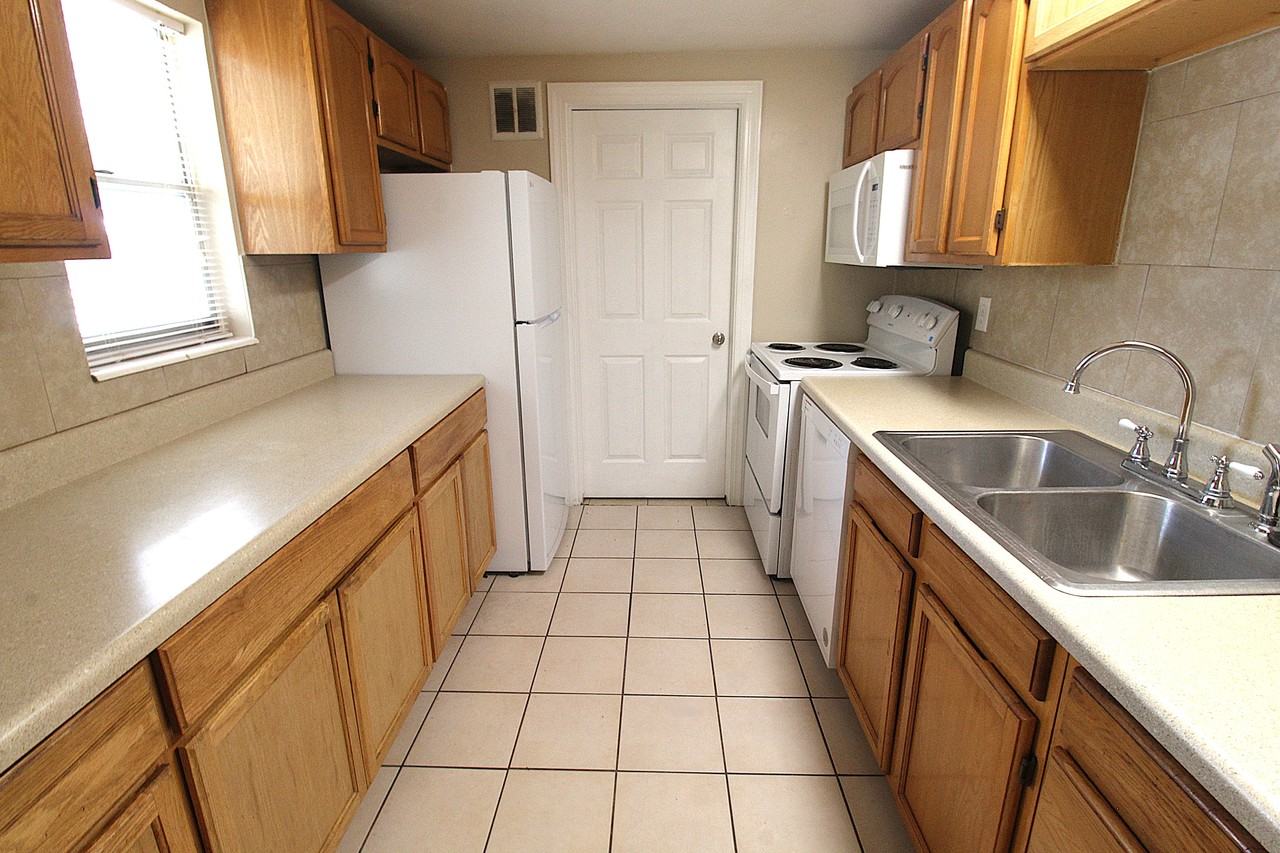712 67th Ave W - Photo 6 of 20