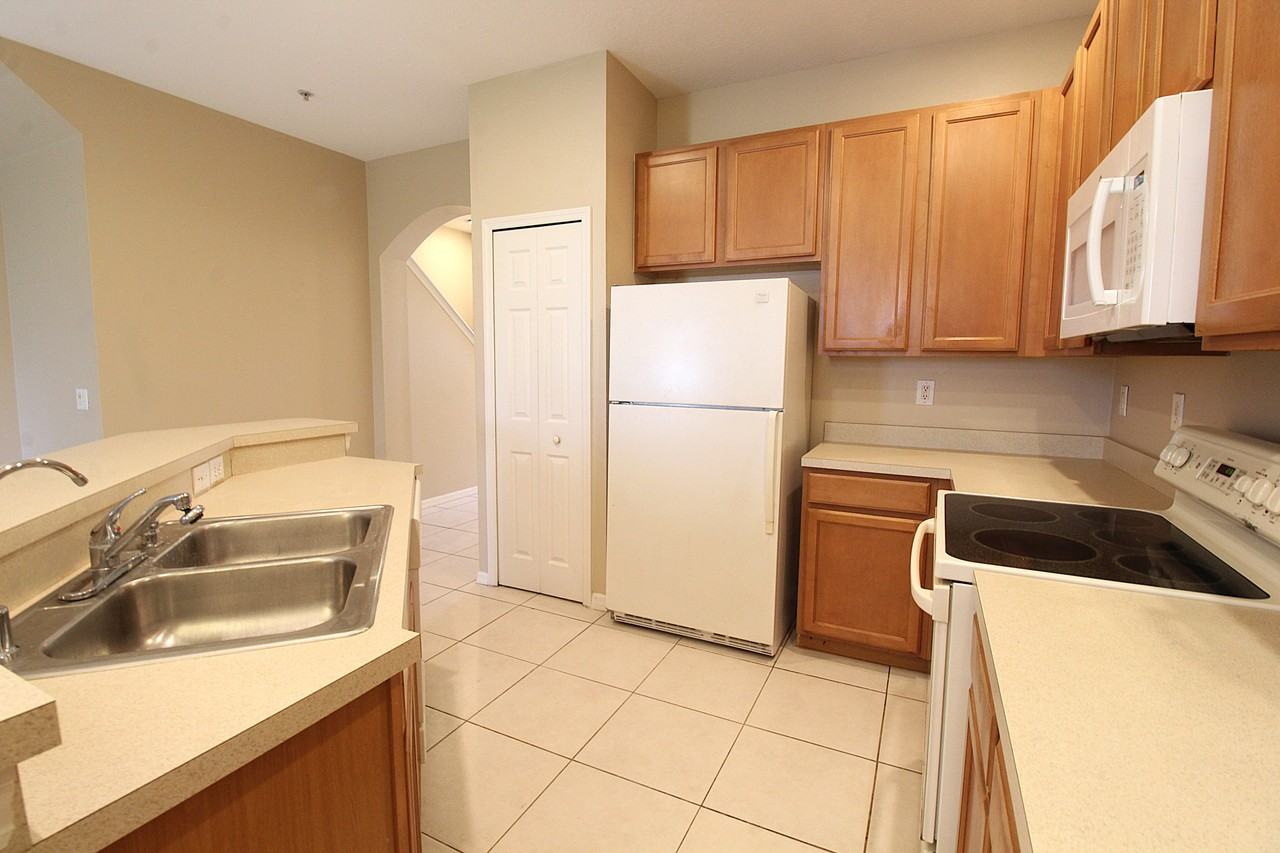 4011 Burlwood Rd - Photo 3 of 18