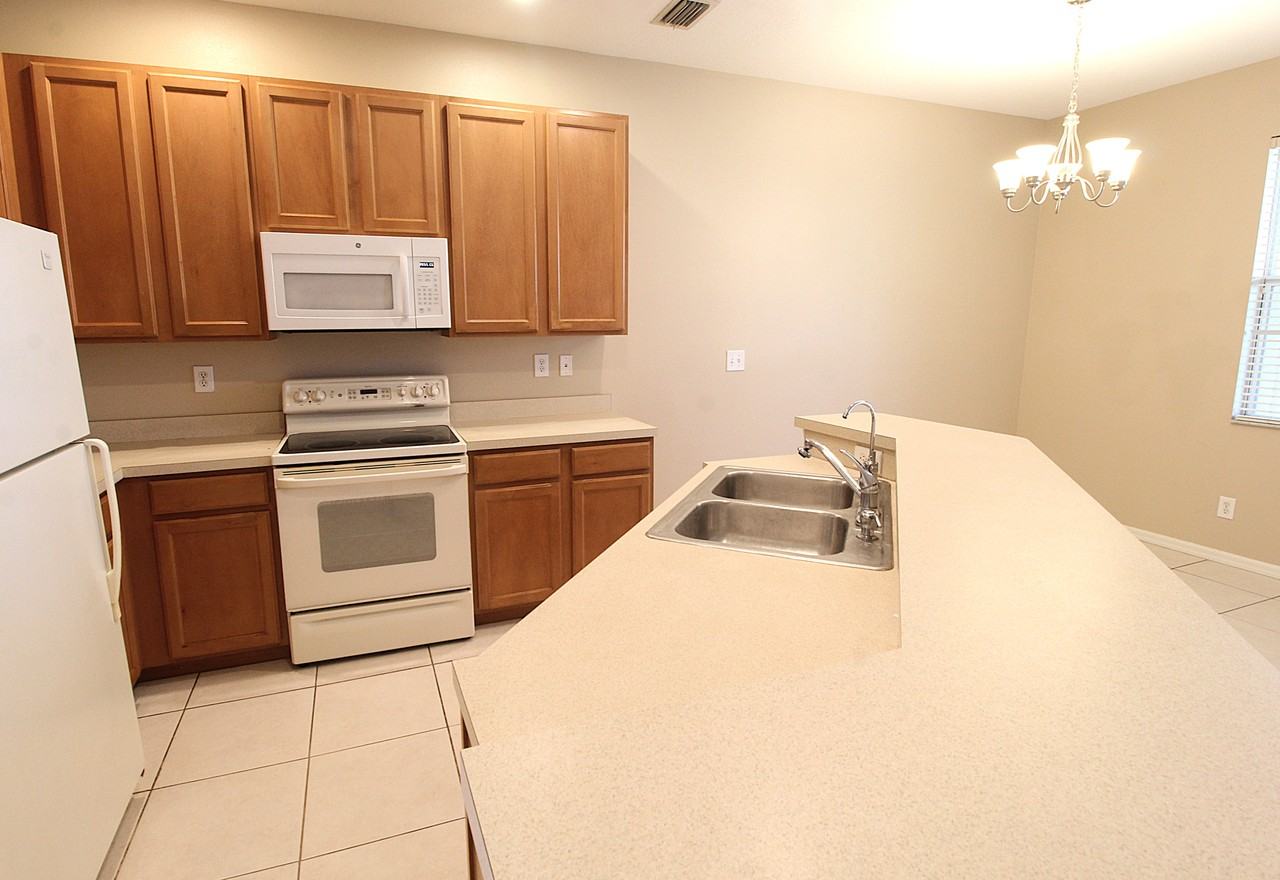 4011 Burlwood Rd - Photo 4 of 18