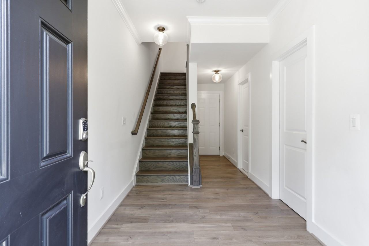2252 S Glebe Rd - Photo 2 of 45
