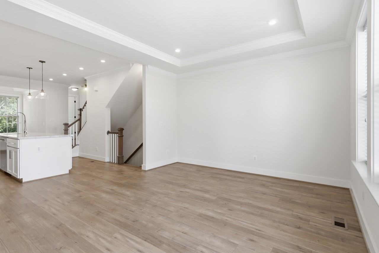 2252 S Glebe Rd - Photo 7 of 45