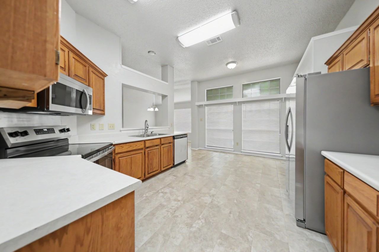 2305 Skipcha Dr - Photo 4 of 23