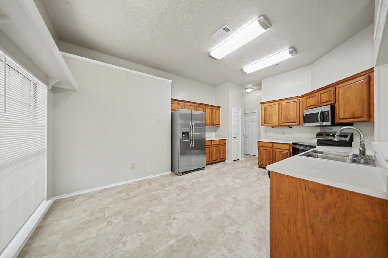2305 Skipcha Dr - Photo 5 of 23