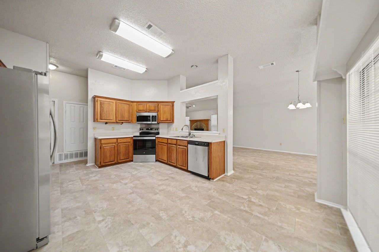 2305 Skipcha Dr - Photo 6 of 23