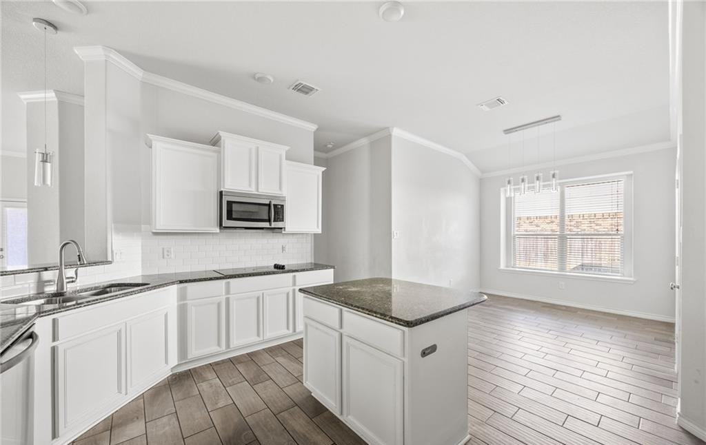 4514 Guildford Dr - Photo 4 of 39