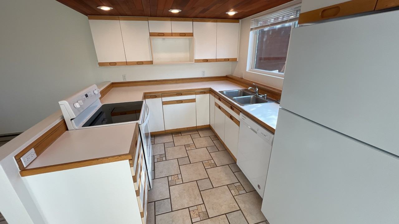 127 Yale Ave - Photo 5 of 11