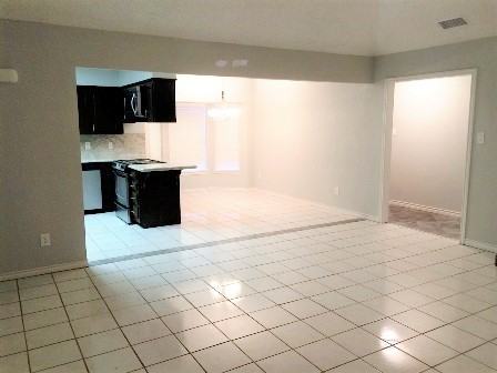 113 E Blancas Dr - Photo 3 of 10