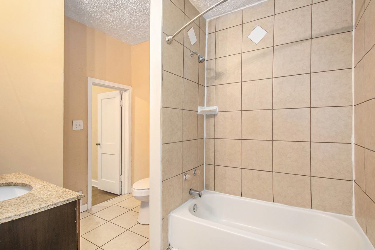 221 W 8th St - Photo 7 of 12