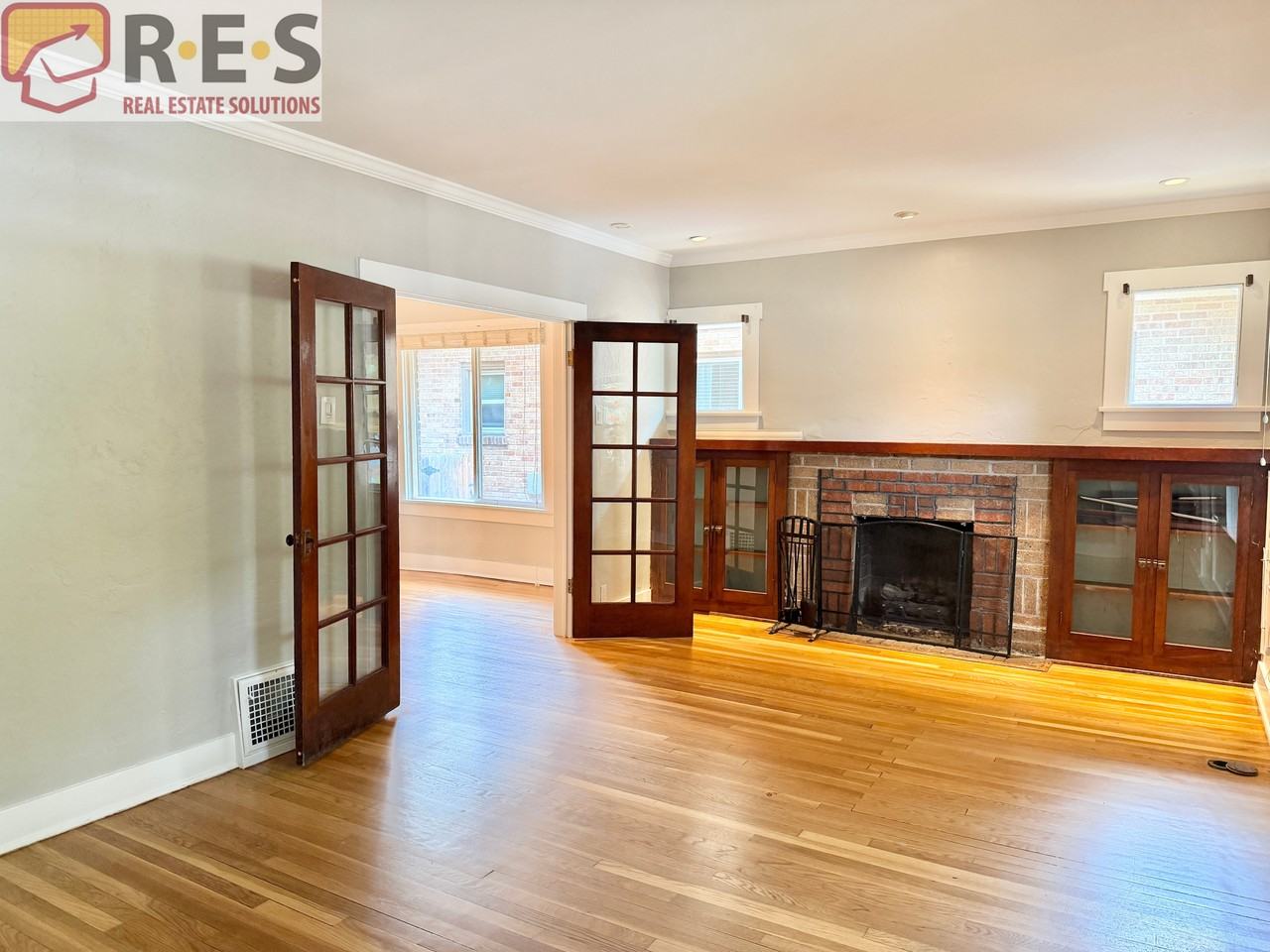 1146 Jackson St - Photo 5 of 12