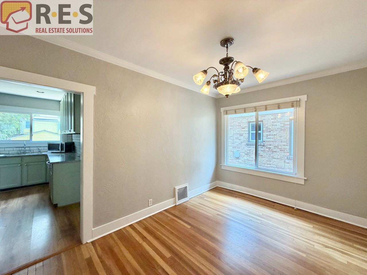 1146 Jackson St - Photo 6 of 12