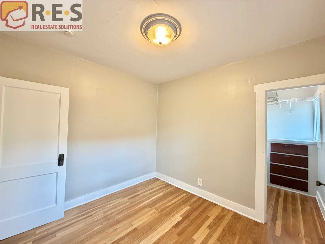 1146 Jackson St - Photo 7 of 12