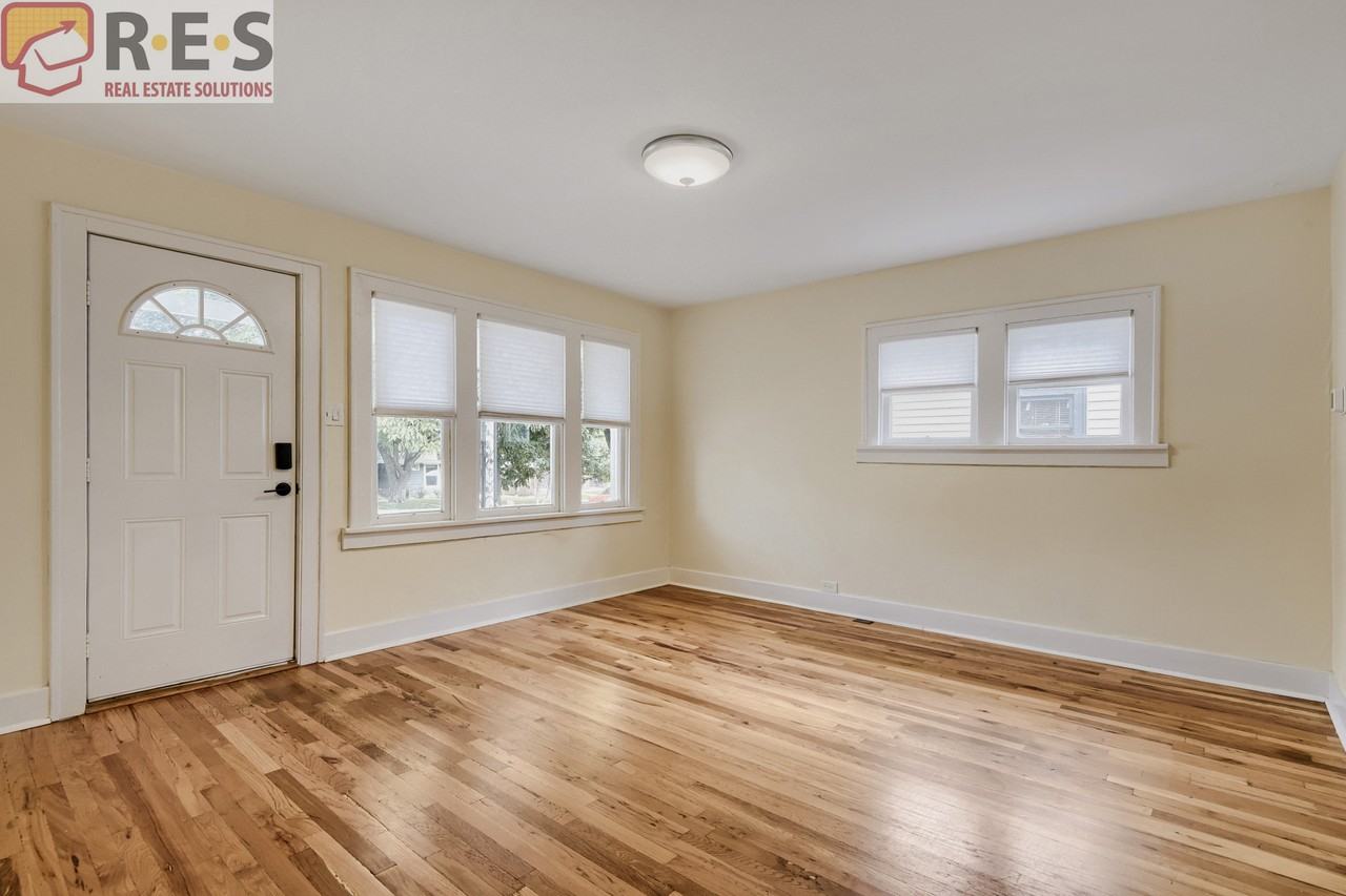 2203 S Humboldt St - Photo 3 of 17