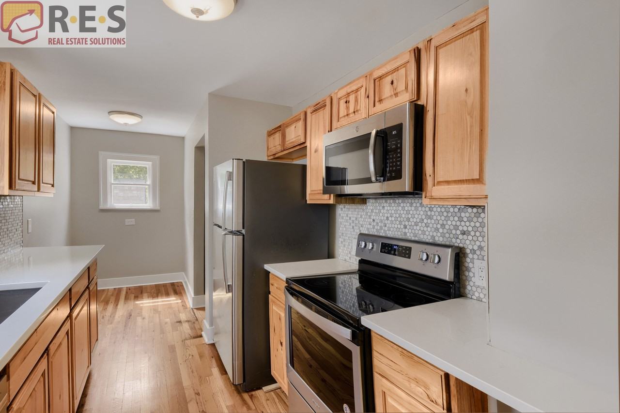 2203 S Humboldt St - Photo 4 of 17