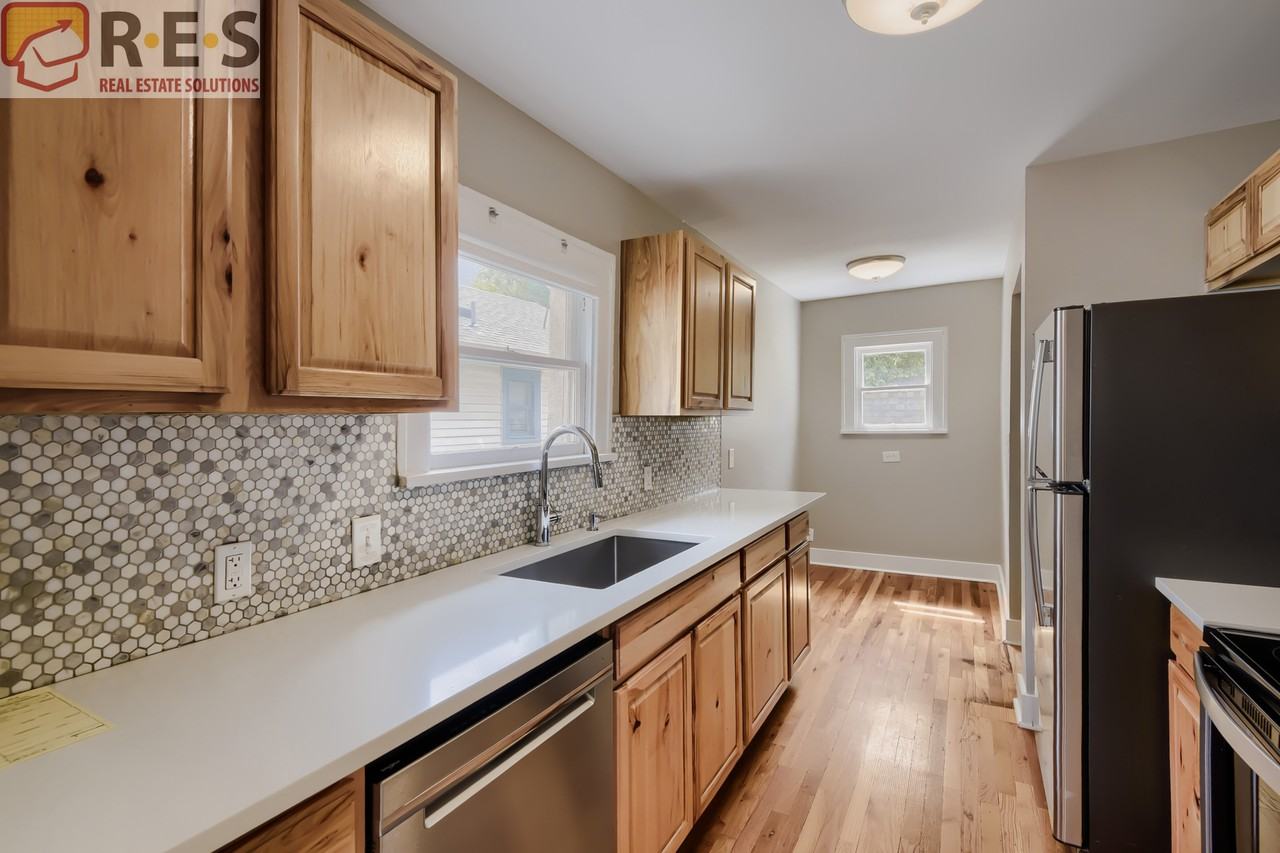 2203 S Humboldt St - Photo 5 of 17