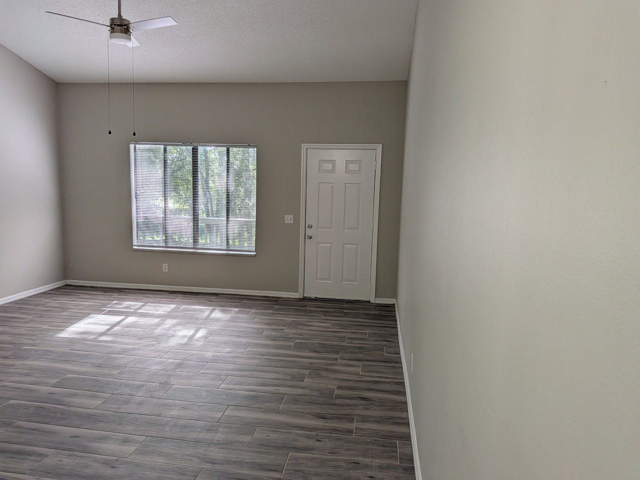 1020 Howell Ave - Photo 2 of 12