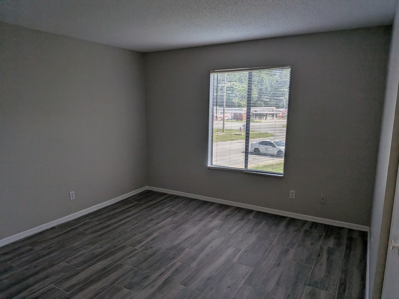 1020 Howell Ave - Photo 7 of 12