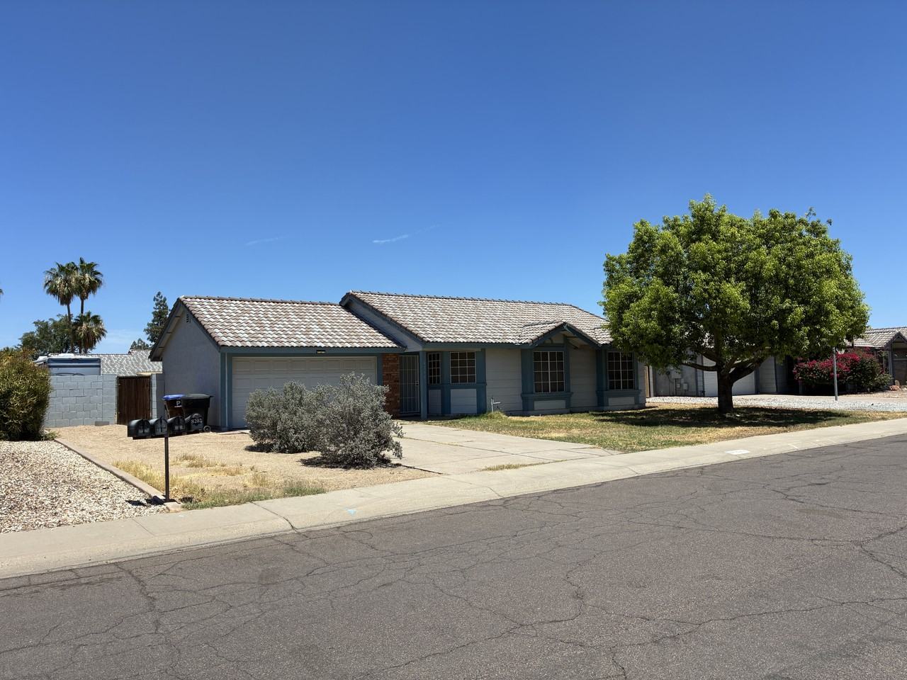 8208 W Columbine Dr - Photo 2 of 13