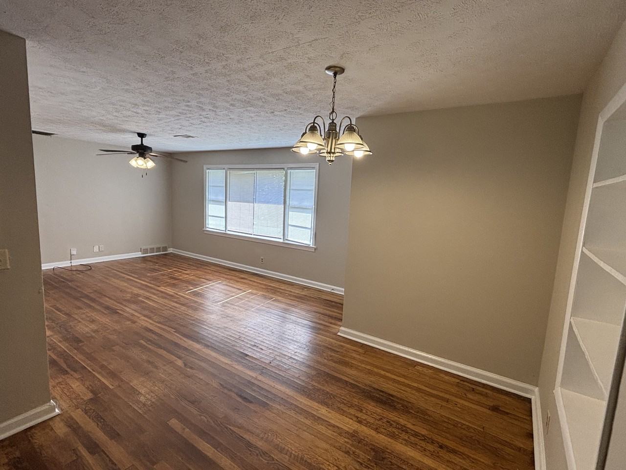 2673 Fernwood Ave - Photo 2 of 12