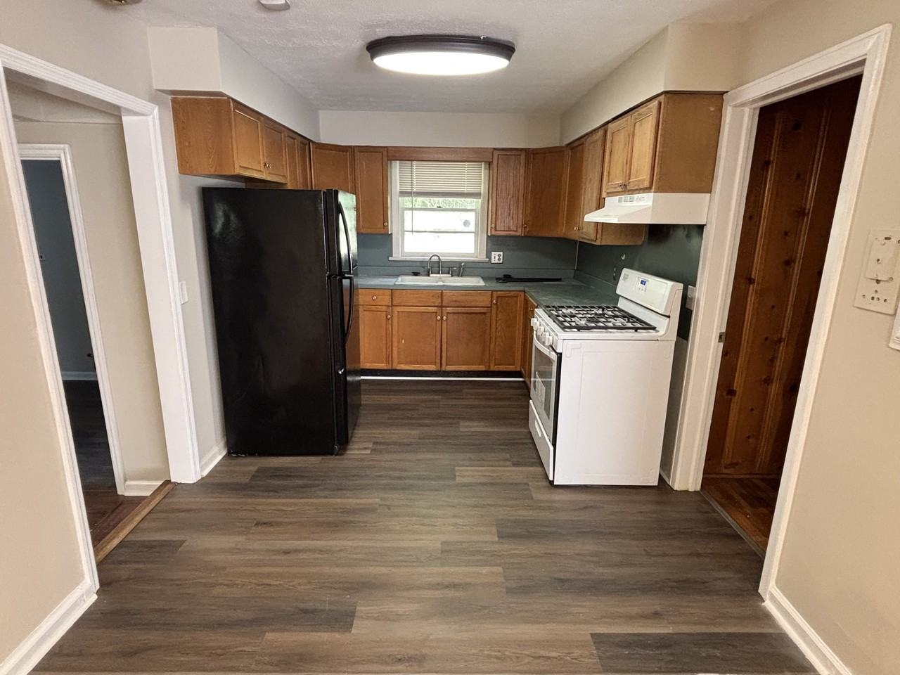 2673 Fernwood Ave - Photo 3 of 12