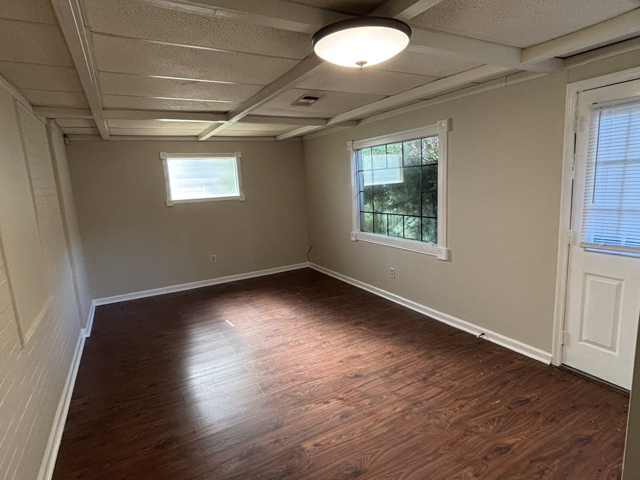 2673 Fernwood Ave - Photo 4 of 12