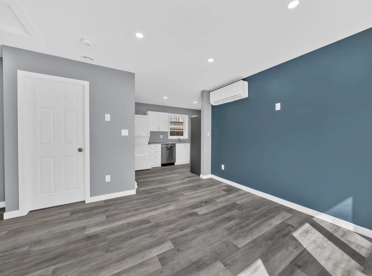 915 Curry Ave - Photo 2 of 14