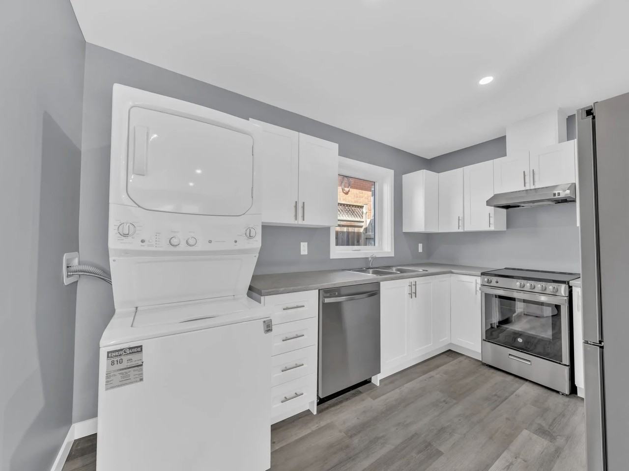 915 Curry Ave - Photo 4 of 14