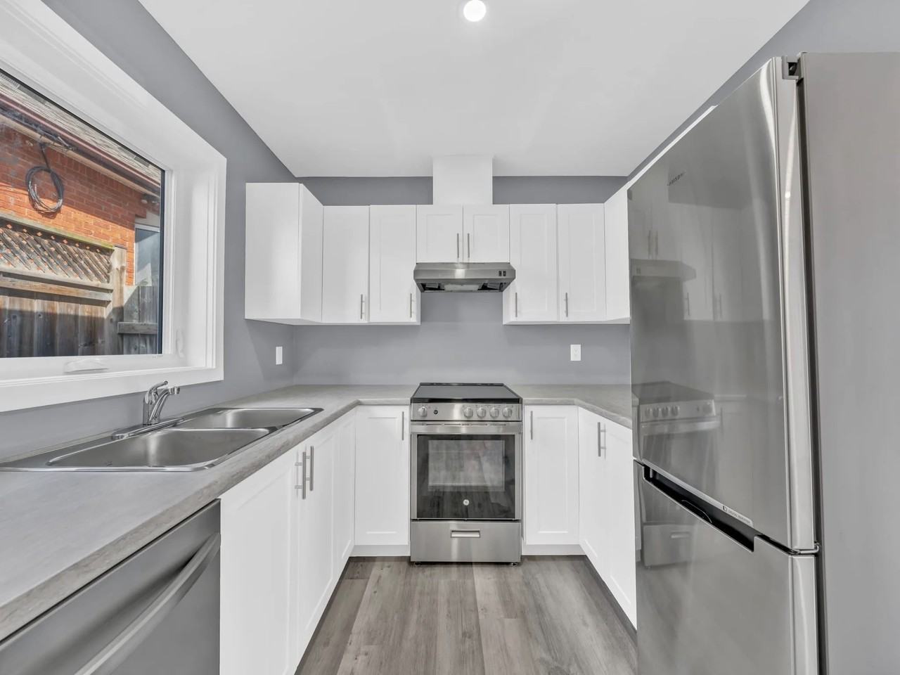 915 Curry Ave - Photo 5 of 14