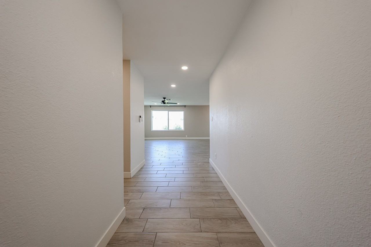 2902 W Straford Dr - Photo 6 of 40