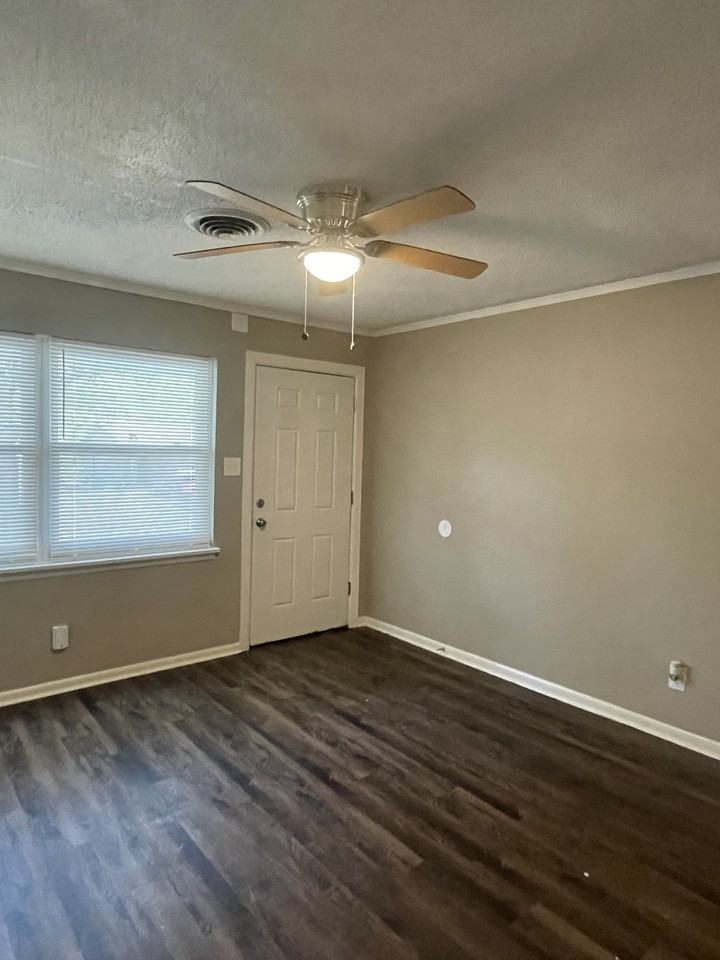 9114 Malabri Dr - Photo 4 of 19