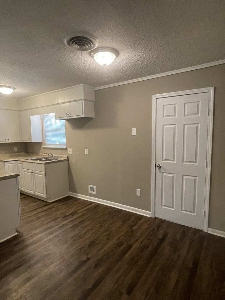 9114 Malabri Dr - Photo 6 of 19