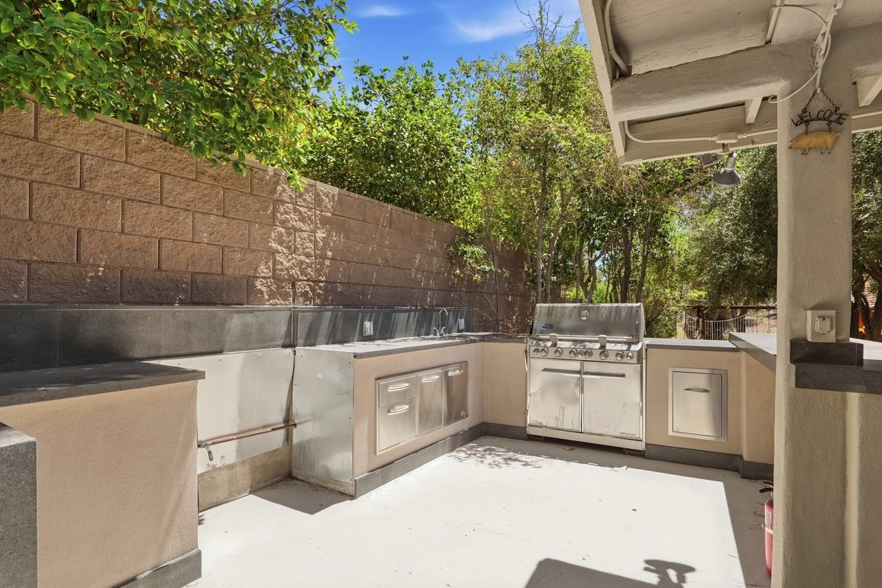3007 La Mesa Dr - Photo 3 of 36