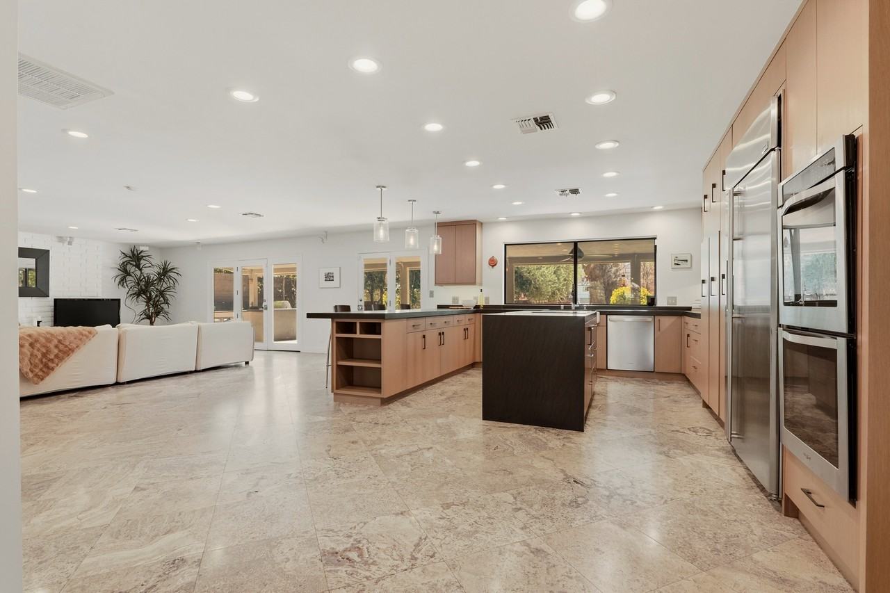 3007 La Mesa Dr - Photo 4 of 36