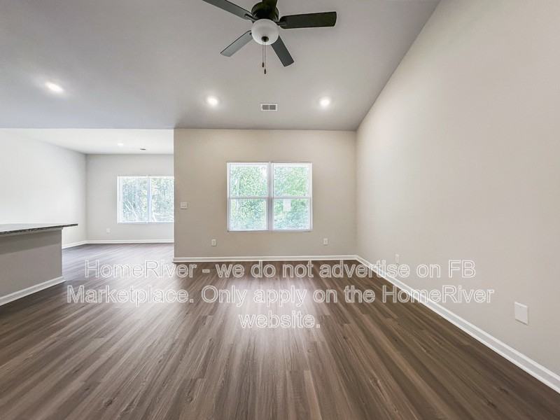 389 Chedworth Dr - Photo 5 of 25