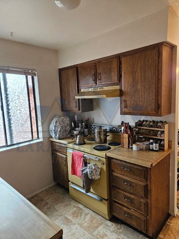 714 Downey St #2 - Photo 5 of 18