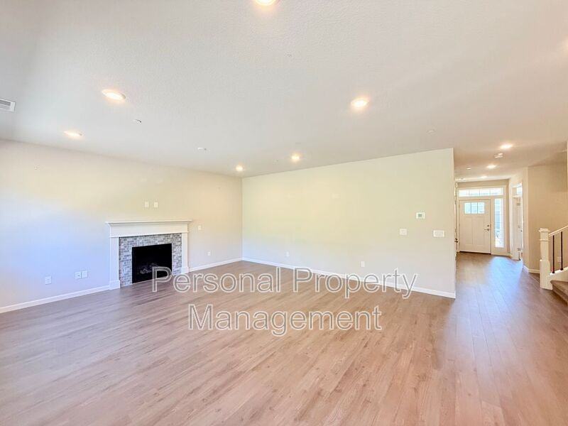 6766 N 89th Loop - Photo 4 of 34