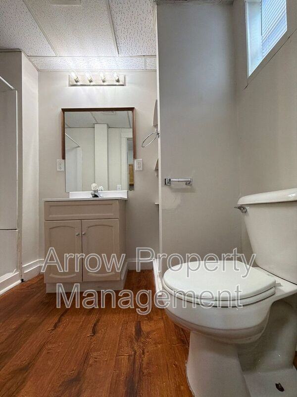 1215 Peach St #2 - Photo 4 of 11