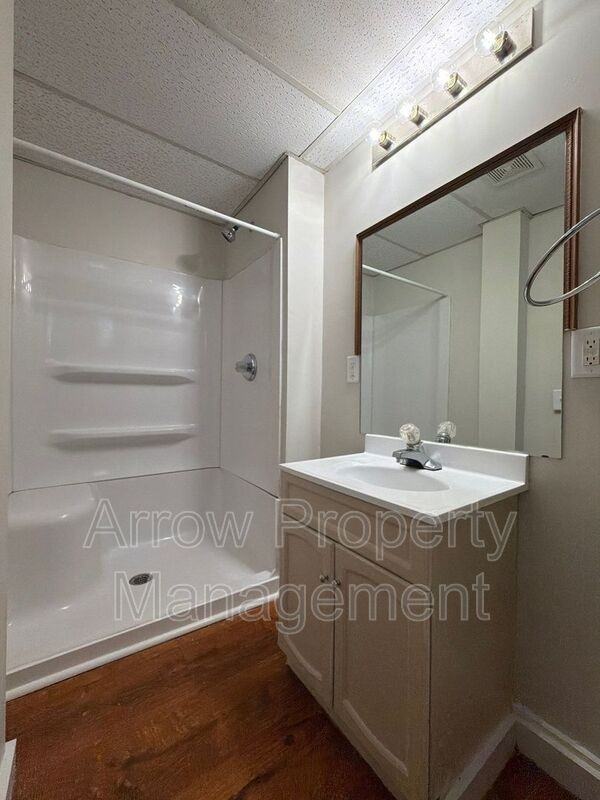1215 Peach St #2 - Photo 5 of 11