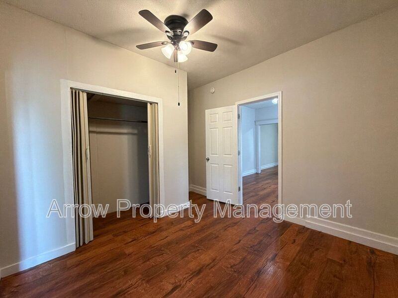 1215 Peach St #2 - Photo 7 of 11