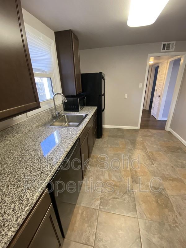 2020 Dunn Ave - Photo 7 of 20