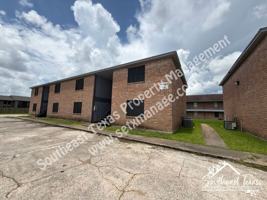 featured image of 4110 Arthur Ln #15