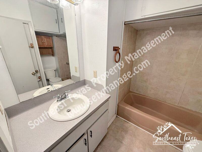 6129 Howe St - Photo 7 of 10
