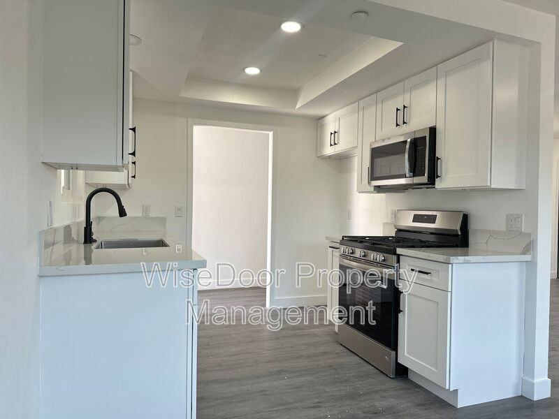 810 S Flower St #1 - Photo 3 of 15