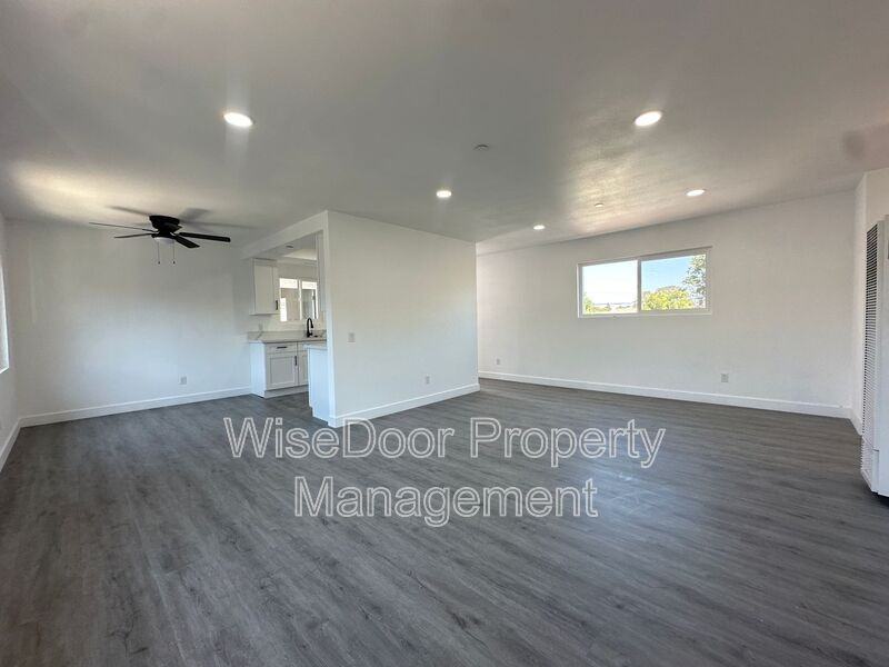 810 S Flower St #1 - Photo 4 of 15