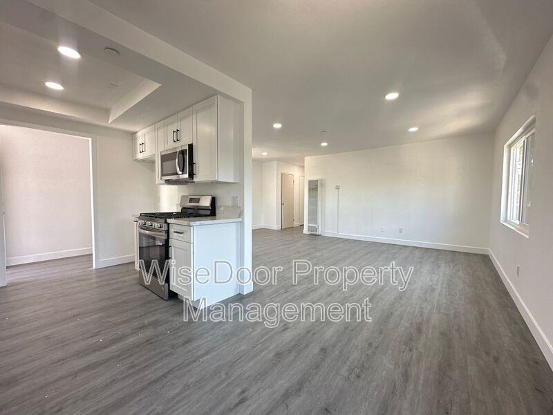 810 S Flower St #1 - Photo 5 of 15