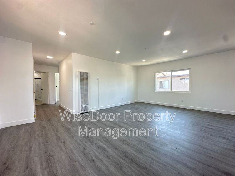 810 S Flower St #1 - Photo 6 of 15