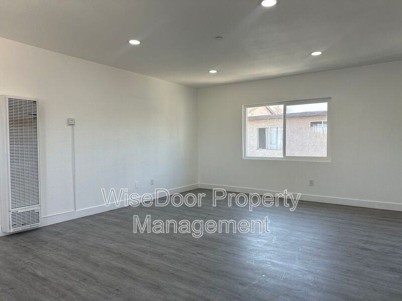 810 S Flower St #1 - Photo 7 of 15