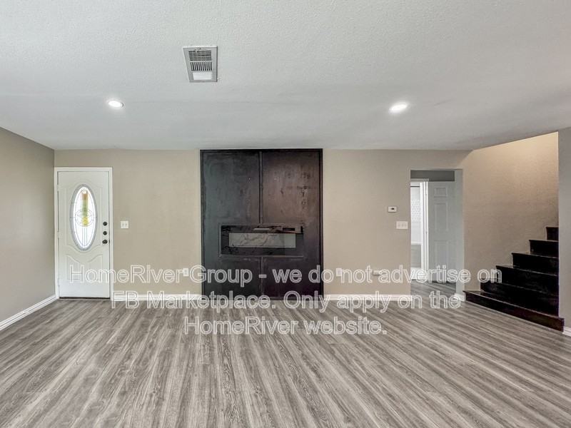 1124 E 11th St - Photo 5 of 25