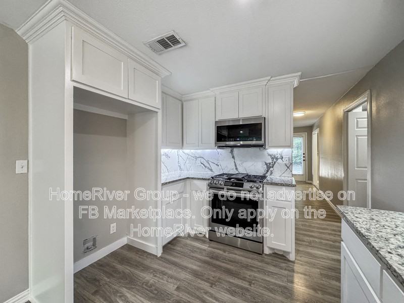1124 E 11th St - Photo 7 of 25