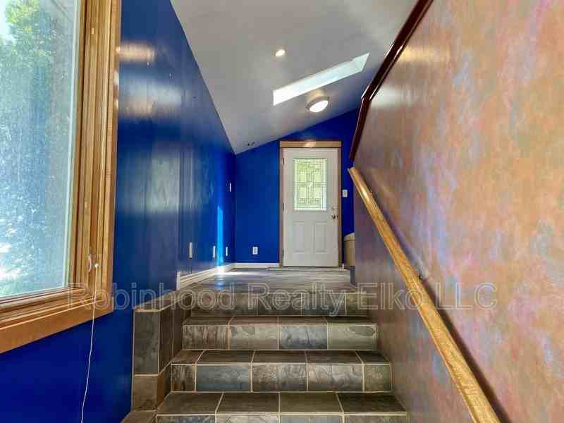 165 W Oak St - Photo 3 of 32
