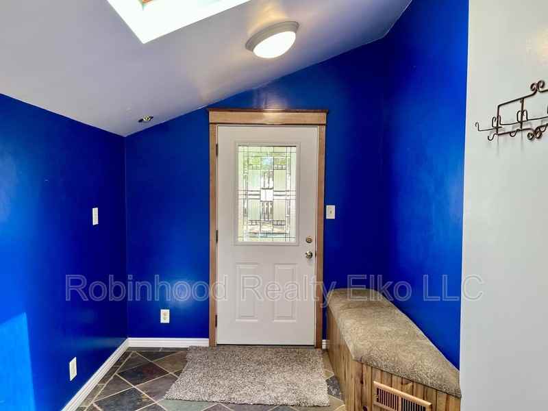 165 W Oak St - Photo 4 of 32